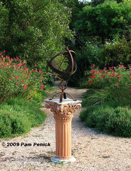 Zologijos parko takelis Sundial%20&%20garden%20path