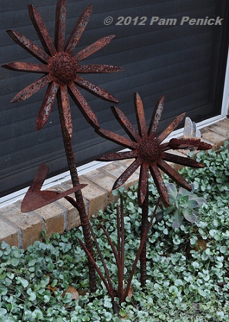 Metal Garden  on Has A Collection Of Metal Garden Art  In Fact  Like This Daisy