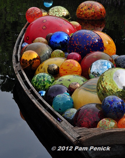 Chihuly glass exhibit at the Dallas Arboretum - Digging