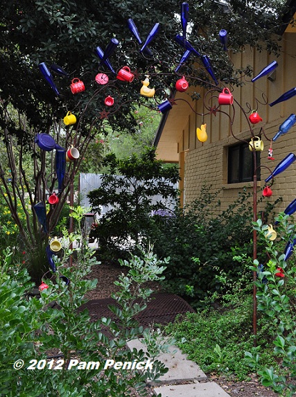 Outdoor Metal Tree Bottle Art for Home Lawn