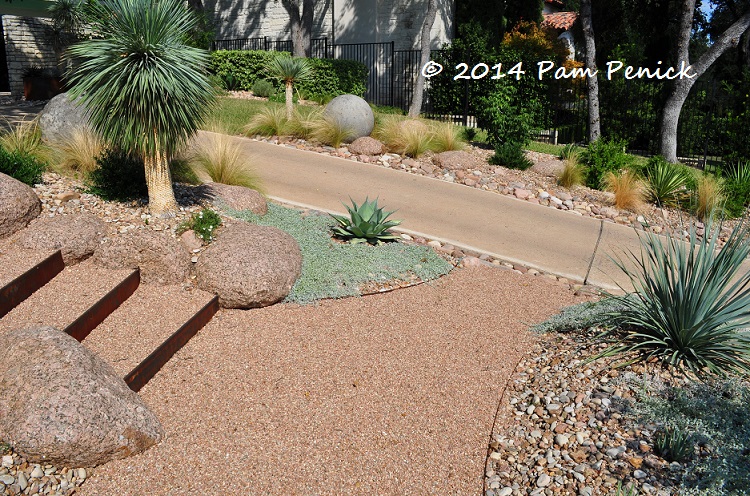 Mid-century house inspires Palm Springs-style garden in Austin - Digging