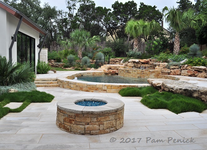 Hill Country style in Sitio-designed garden of architect Duke Garwood