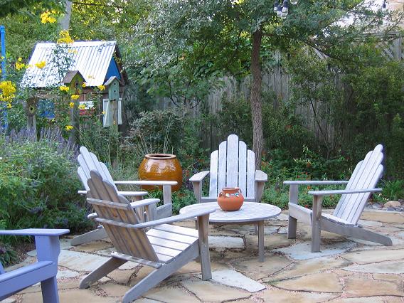 How to lay a flagstone patio for outdoor living space