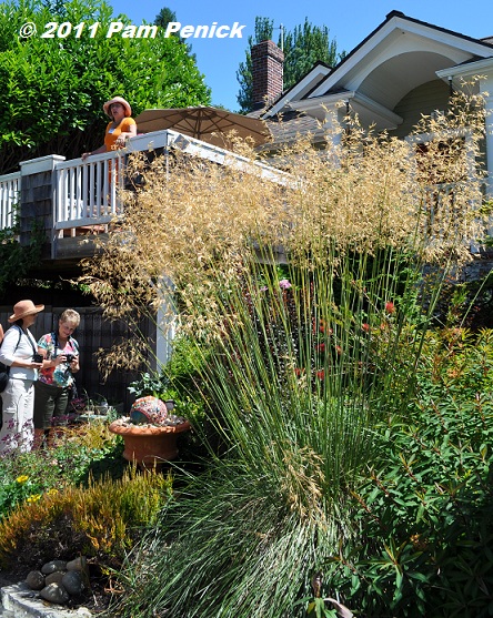 Urban hillbilly chic defines Edwards Forkner Garden: Seattle Garden Bloggers Fling