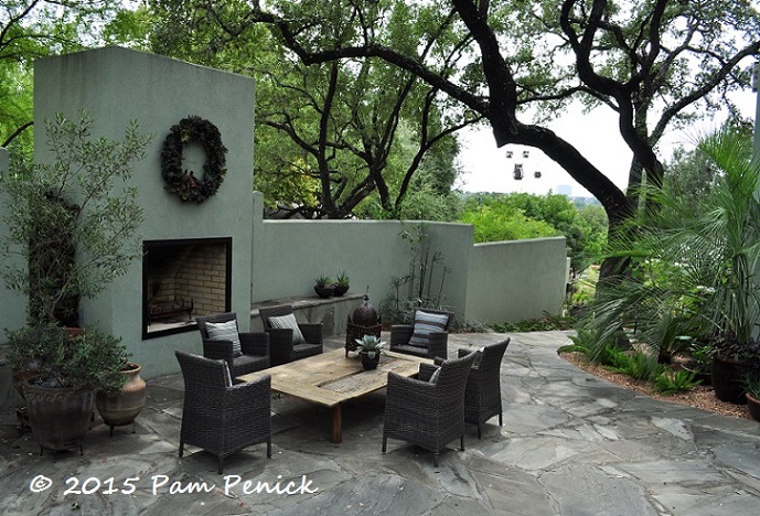 Dreamy green courtyard and water-saving garden in San Antonio
