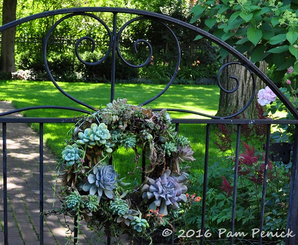 Elegant garden of St. Paul writer Marge Hols: Minneapolis Garden Bloggers Fling