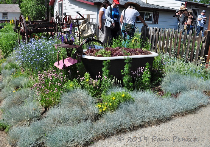 Jean Morgan's garden will make you smile: Denver Garden Bloggers Fling