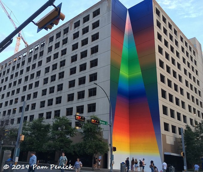 Tau Ceti mural in downtown Austin