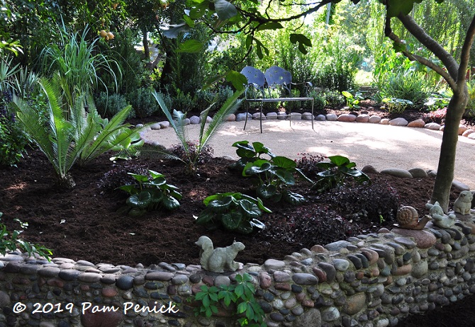 Hideaway garden at Davern Oaks: Austin Open Day tour - Digging