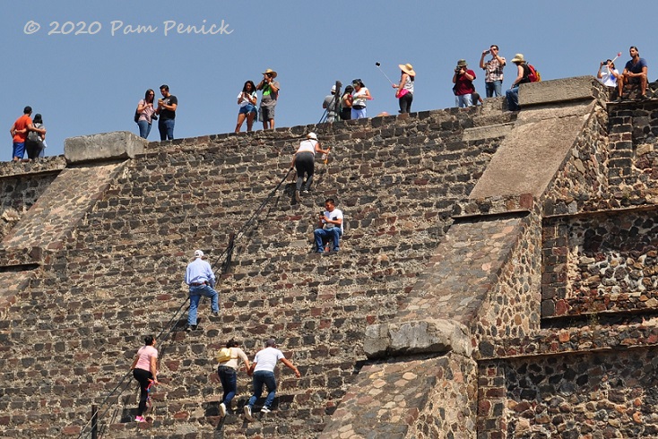 Mexico City: Day trip to Teotihuacán pyramids - Digging