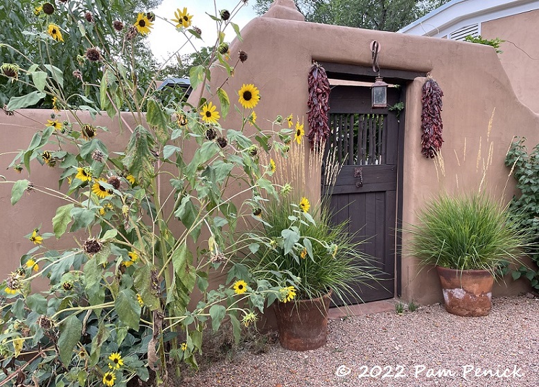 Doors, gardens, art along Santa Fe's Canyon Road - Digging