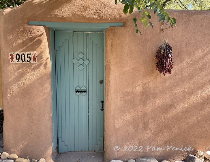 Doors, gardens, art along Santa Fe's Canyon Road - Digging