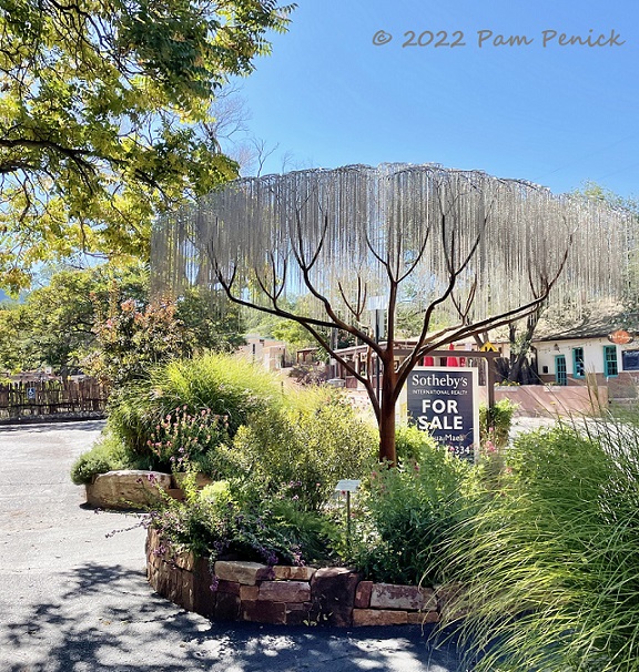 Doors, gardens, art along Santa Fe's Canyon Road - Digging