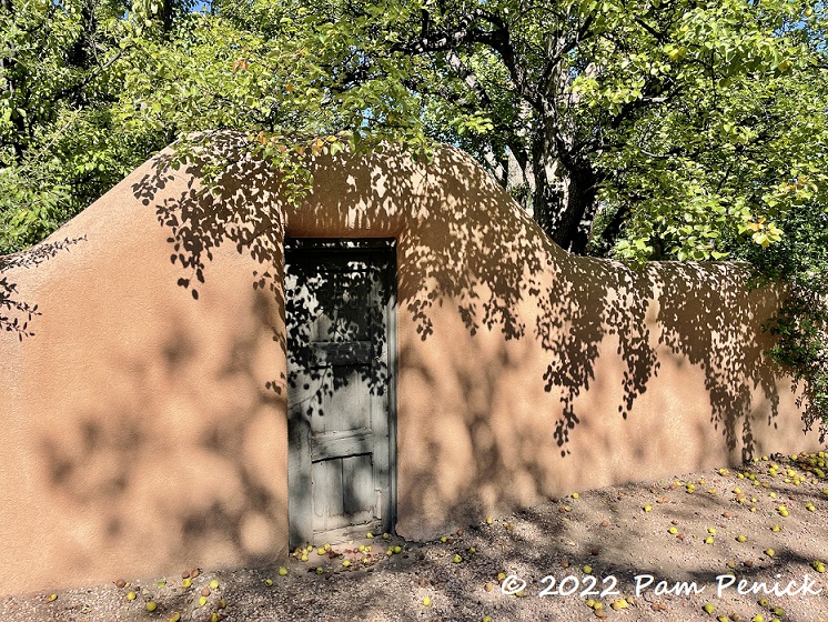 Doors, gardens, art along Santa Fe's Canyon Road - Digging