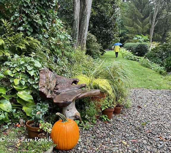 DIY Outdoor Fall Yard Decor Ideas - Rocky Hedge Farm